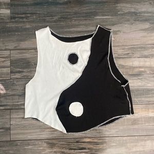 Romwe Yin Yang Crop Top